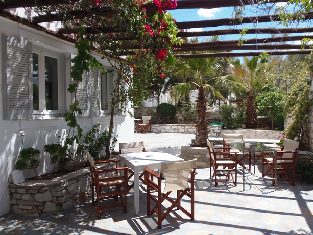 Imagen de los exteriores del Hotel Manos. Foto 14