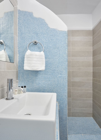 Imagen de la habitación del Hotel Manos Small World. Foto 16