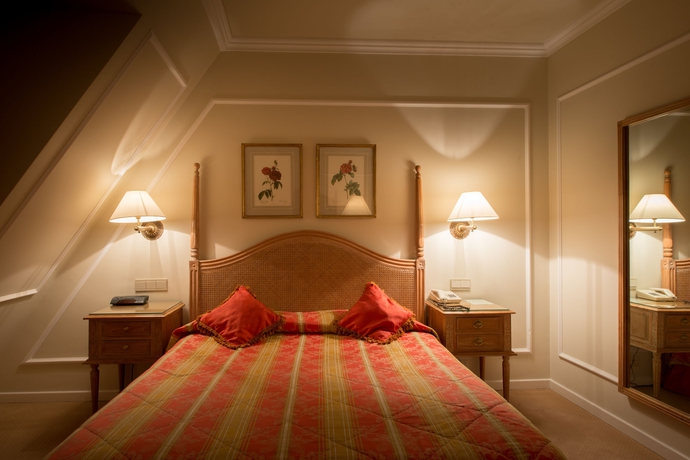 Imagen de la habitación del Hotel Manos Stephanie. Foto 9