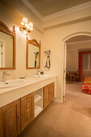 Imagen de la habitación del Hotel Manos Stephanie. Foto 14