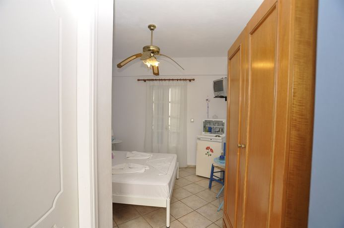 Imagen de la habitación del Hotel Manos Syros. Foto 5