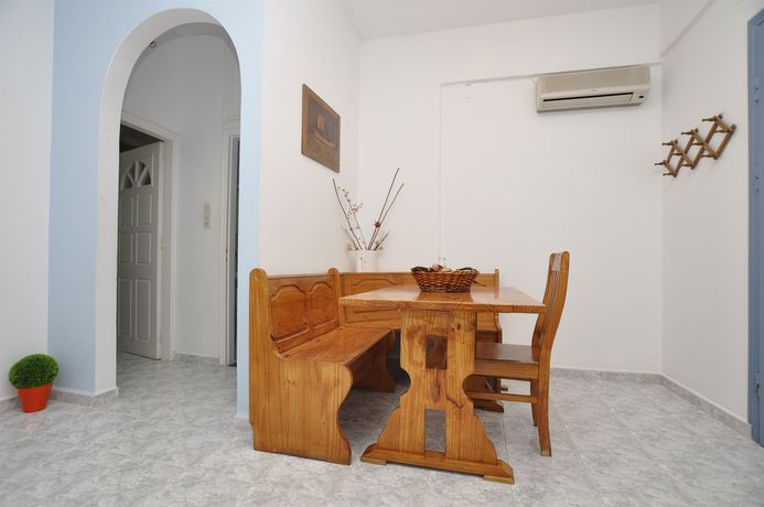 Imagen de la habitación del Hotel Manos Syros. Foto 6