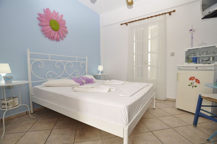 Imagen de la habitación del Hotel Manos Syros. Foto 11