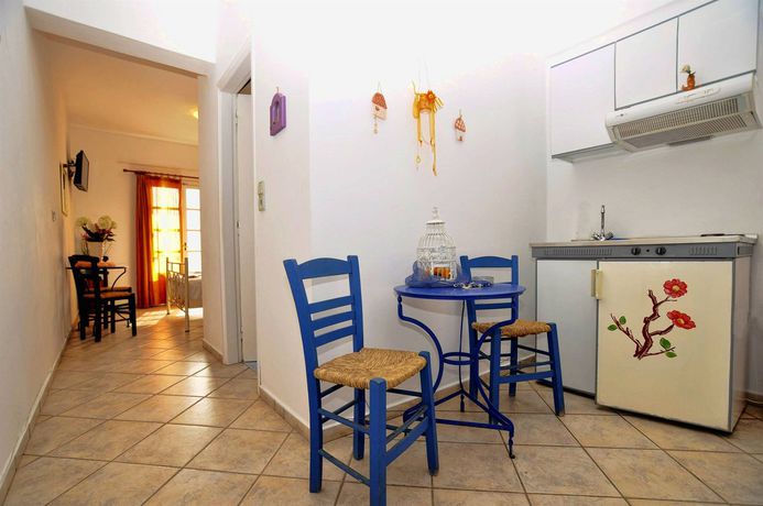 Imagen de la habitación del Hotel Manos Syros. Foto 15