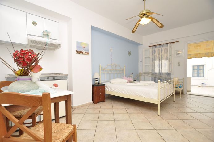 Imagen de la habitación del Hotel Manos Syros. Foto 16