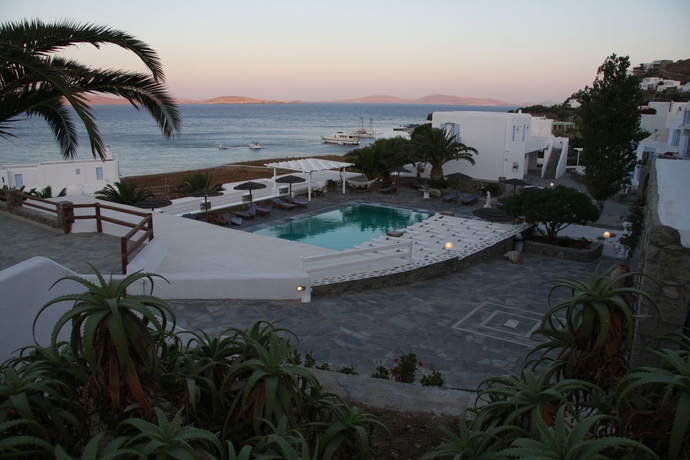 Imagen de los exteriores del Hotel Manoulas Beach Mykonos Resort. Foto 3