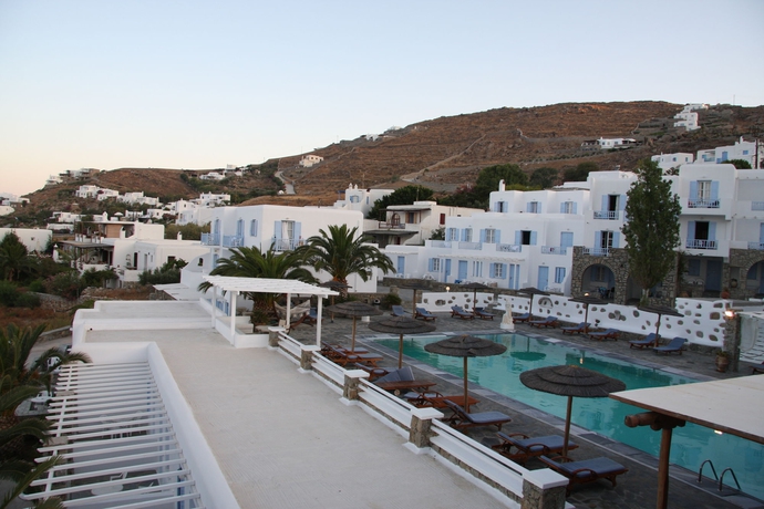 Imagen de los exteriores del Hotel Manoulas Beach Mykonos Resort. Foto 4
