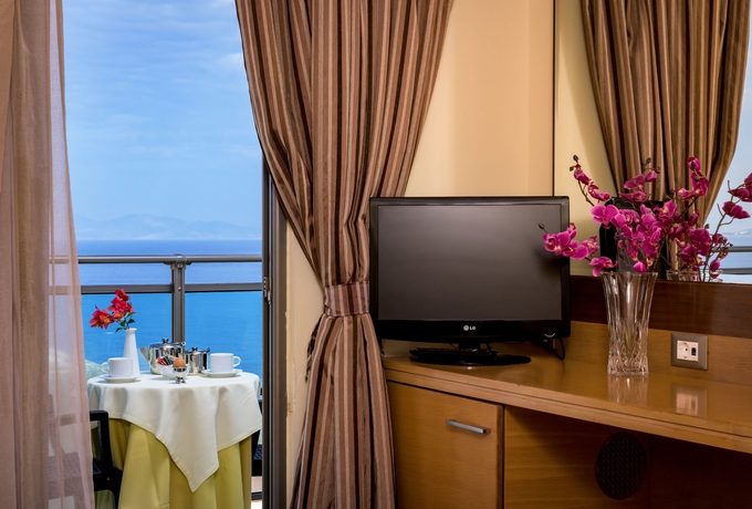 Imagen de la habitación del Hotel Manousos City. Foto 3