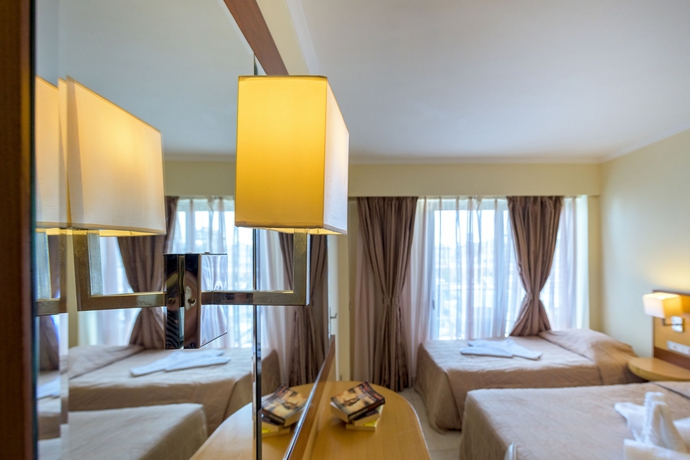 Imagen de la habitación del Hotel Manousos City. Foto 4
