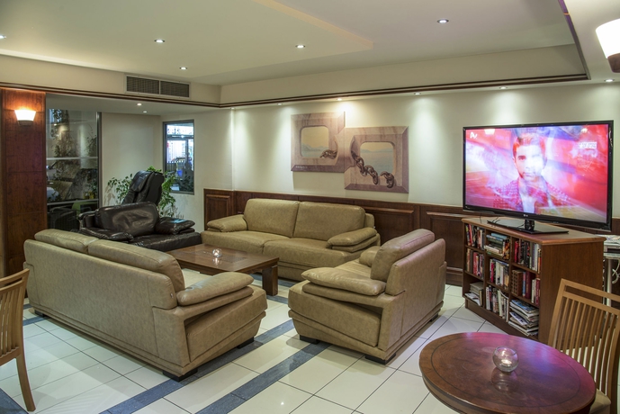 Imagen de los interiores del Hotel Manousos City. Foto 11