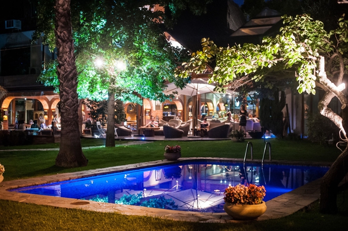 Imagen de la piscina del Hotel Manquehue. Foto 16