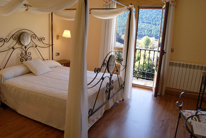 Imagen de la habitación del Hotel Manrique de Lara. Foto 6