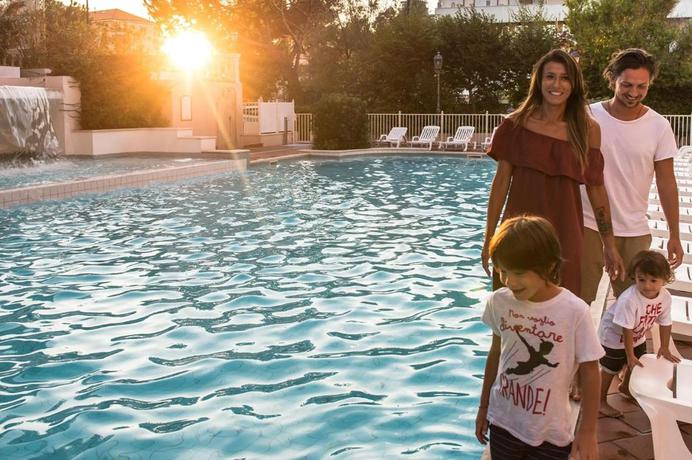 Imagen general del Hotel Mansarda Cannes. Foto 7