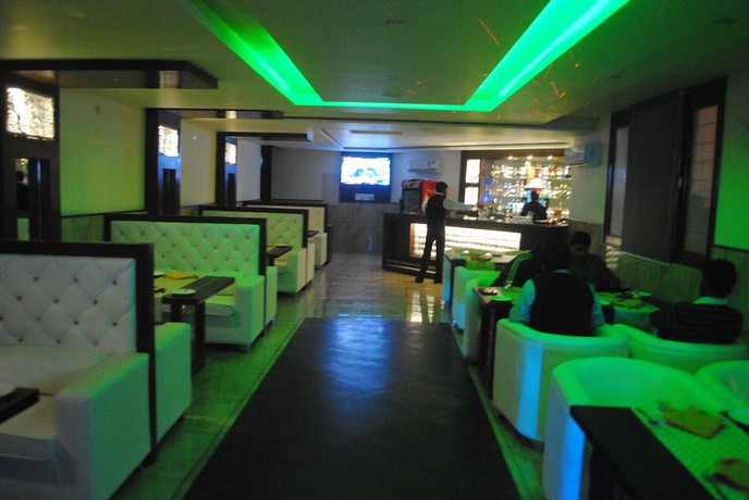 Imagen del bar/restaurante del Hotel Mansarover Paradise. Foto 3