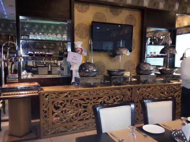 Imagen del bar/restaurante del Hotel Mansarover Paradise. Foto 4