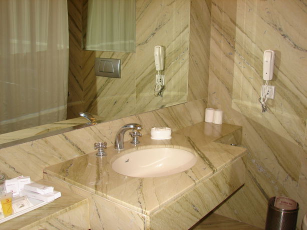Imagen de la habitación del Hotel Mansingh. Foto 16
