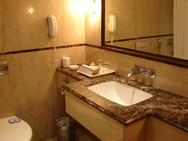 Imagen de la habitación del Hotel Mansingh Palace. Foto 6