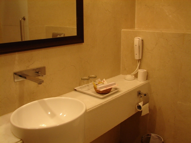 Imagen de la habitación del Hotel Mansingh Palace. Foto 7