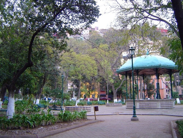 Imagen de los exteriores del Hotel Mansi&oacute;n Del Cantador. Foto 10