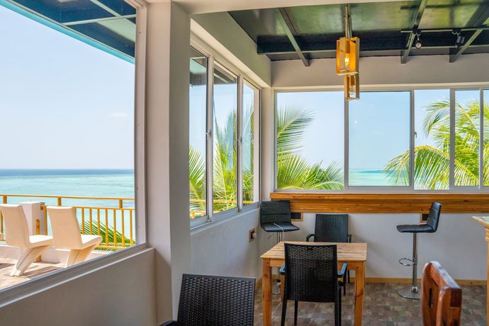 Imagen del bar/restaurante del Hotel Manta Sea View. Foto 12