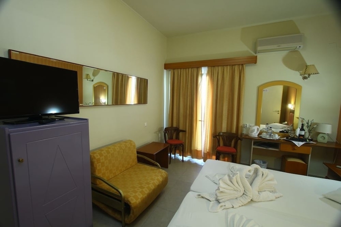 Imagen de la habitación del Hotel Mantas, Loutraki - Perachora. Foto 14