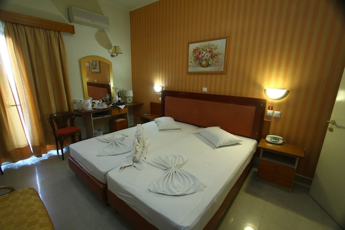Imagen de la habitación del Hotel Mantas, Loutraki - Perachora. Foto 15