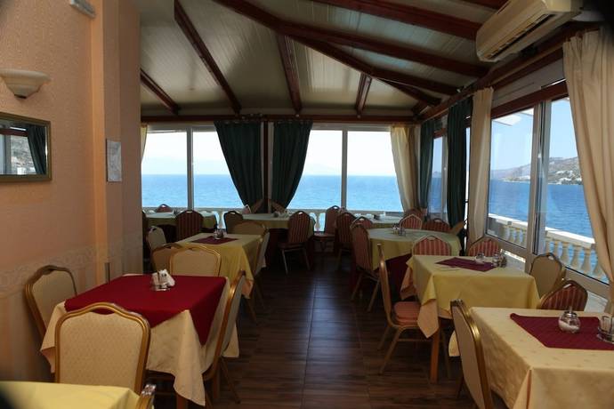 Imagen del bar/restaurante del Hotel Mantas Seaside Boutique. Foto 5