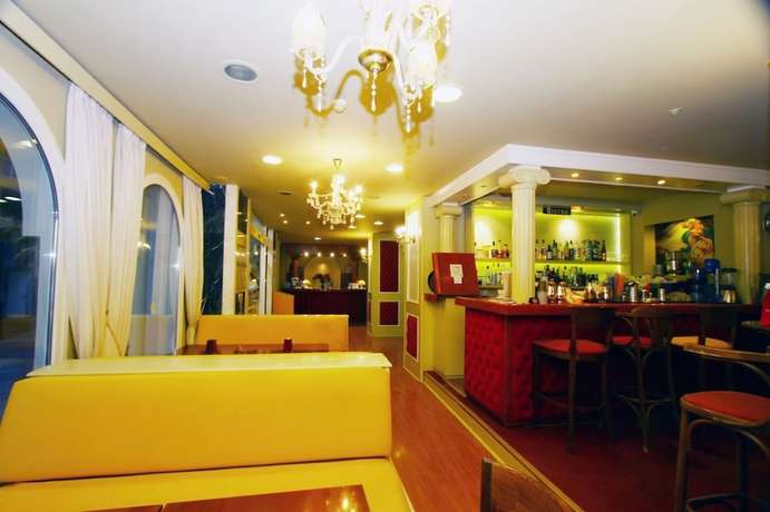 Imagen del bar/restaurante del Hotel Mantas Seaside Boutique. Foto 8