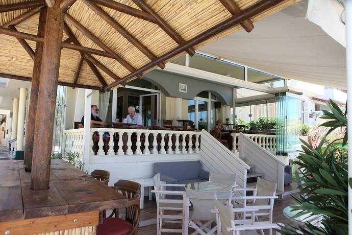 Imagen del bar/restaurante del Hotel Mantas Seaside Boutique. Foto 9