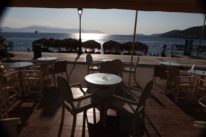 Imagen del bar/restaurante del Hotel Mantas Seaside Boutique. Foto 10