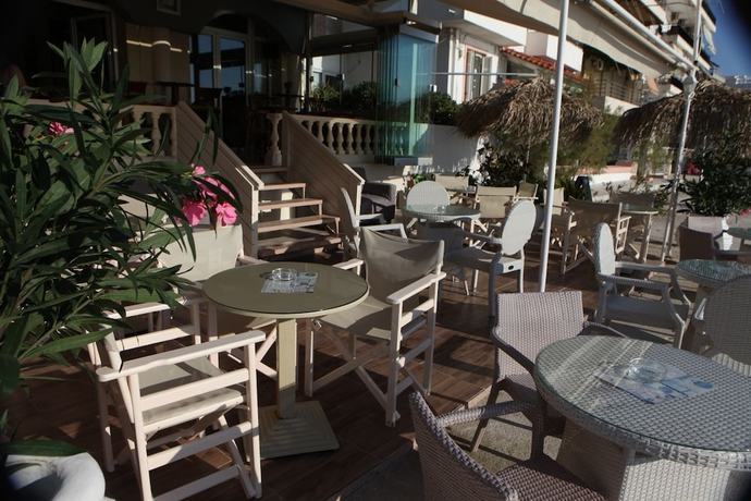 Imagen del bar/restaurante del Hotel Mantas Seaside Boutique. Foto 11