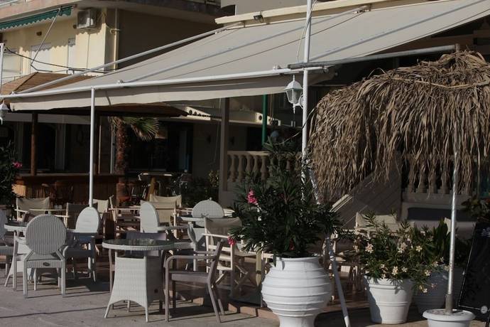 Imagen del bar/restaurante del Hotel Mantas Seaside Boutique. Foto 12
