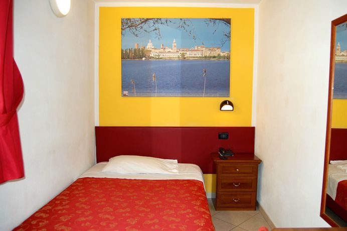 Imagen de la habitación del Hotel Mantegna Stazione. Foto 15