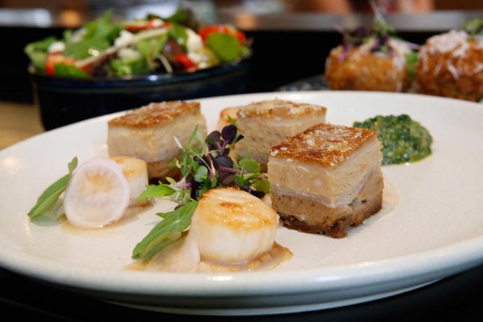 Imagen del bar/restaurante del Hotel Mantra 2 Bond Street. Foto 3