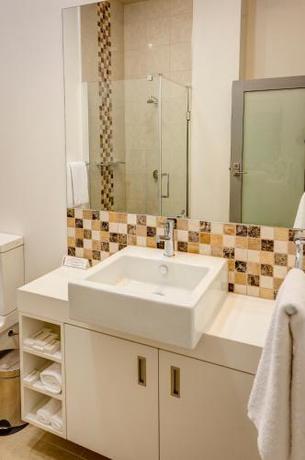 Imagen de la habitación del Hotel Mantra Charles. Foto 15