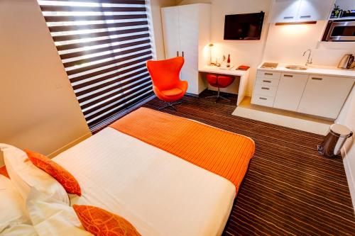 Imagen de la habitación del Hotel Mantra Charles. Foto 17