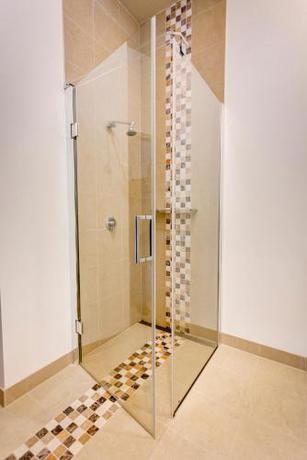 Imagen de la habitación del Hotel Mantra Charles. Foto 18