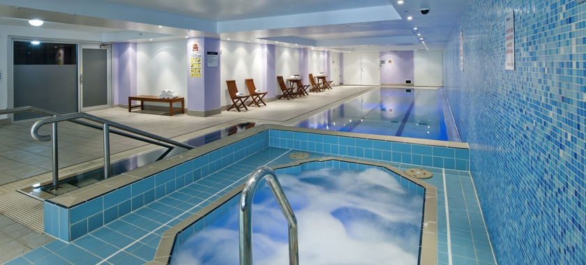 Imagen de la piscina del Hotel Mantra Chatswood. Foto 15