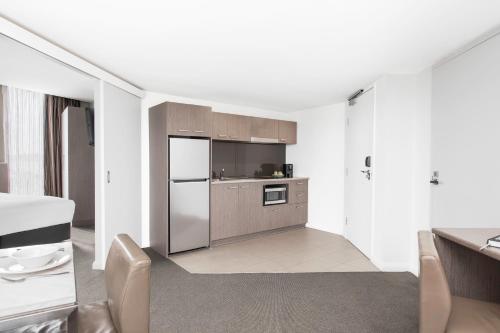 Imagen de la habitación del Hotel Mantra Collins. Foto 10