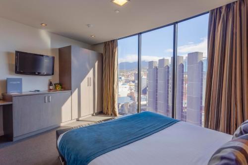 Imagen de la habitación del Hotel Mantra Collins. Foto 17