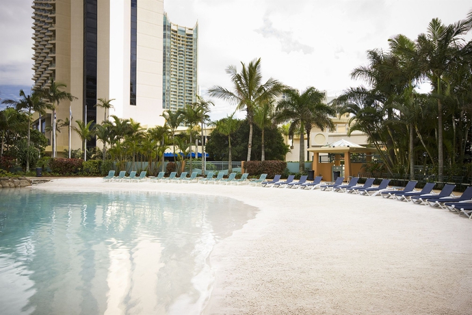 Imagen de la piscina del Hotel Mantra Crown Towers. Foto 12