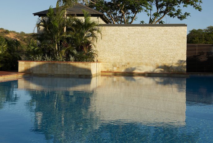 Imagen de la piscina del Hotel Mantra Frangipani Broome. Foto 19
