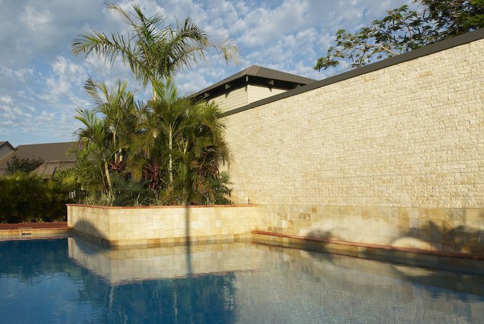 Imagen de la piscina del Hotel Mantra Frangipani Broome. Foto 20