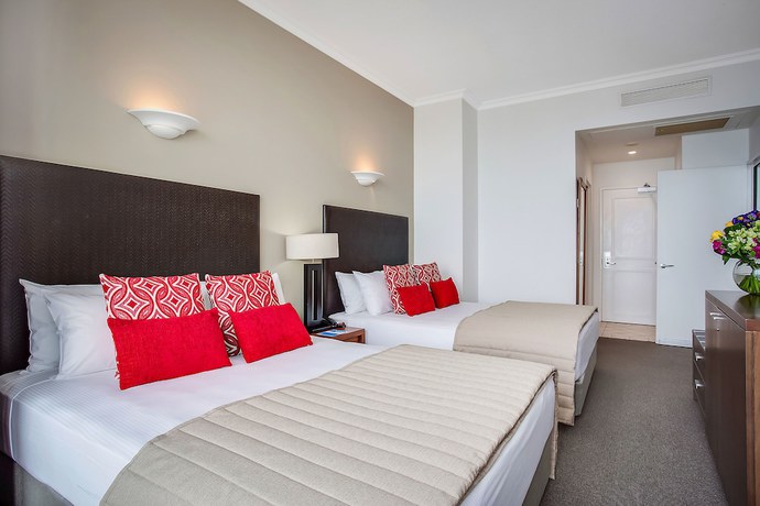 Imagen de la habitación del Hotel Mantra Legends. Foto 13