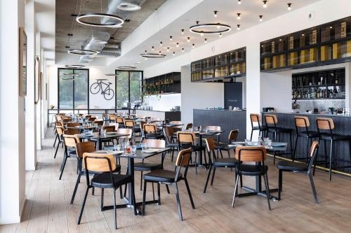 Imagen del bar/restaurante del Hotel Mantra Macarthur. Foto 3