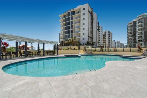 Imagen de la piscina del Hotel Mantra Mooloolaba Beach. Foto 10