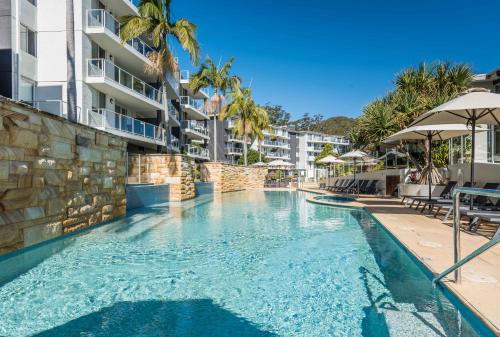 Imagen de la piscina del Hotel Mantra Nelson Bay. Foto 20
