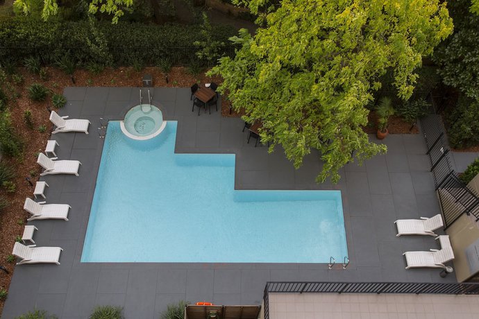 Imagen de la piscina del Hotel Mantra On Jolimont. Foto 19