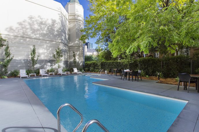 Imagen de la piscina del Hotel Mantra On Jolimont. Foto 20