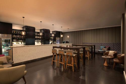 Imagen del bar/restaurante del Hotel Mantra On Russell. Foto 6